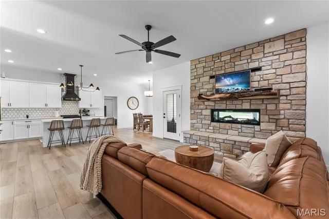 $549,900 | 714 Magnolia Lane, Farmington, MO 63640