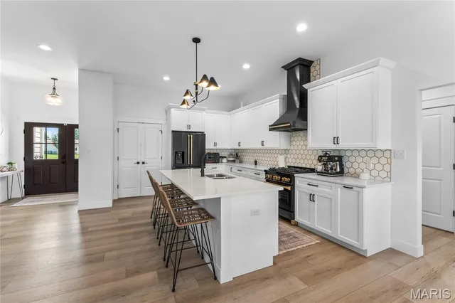 $549,900 | 714 Magnolia Lane, Farmington, MO 63640