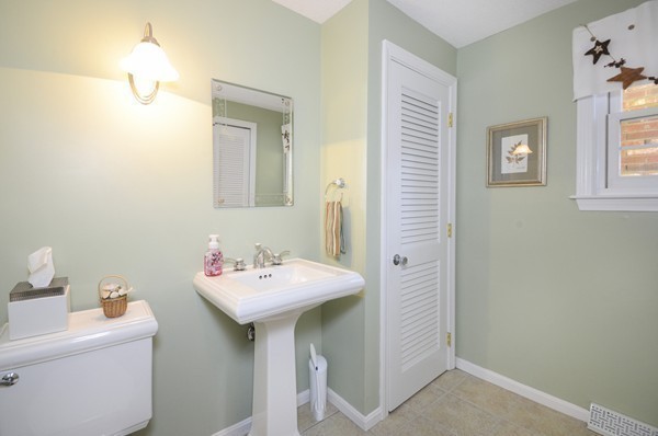 82 Hitty Tom Road Duxbury, MA 02332 - Photo 11 of 26 Gallery Image 11