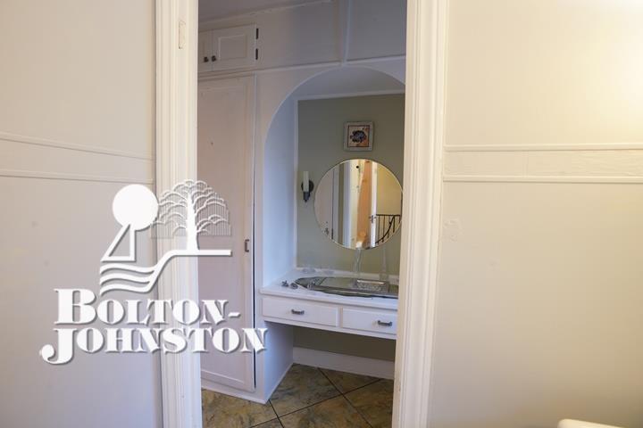 734 Barrington Road Grosse Pointe, MI 48230 - Photo 19 of 29 50063300-18.JPG