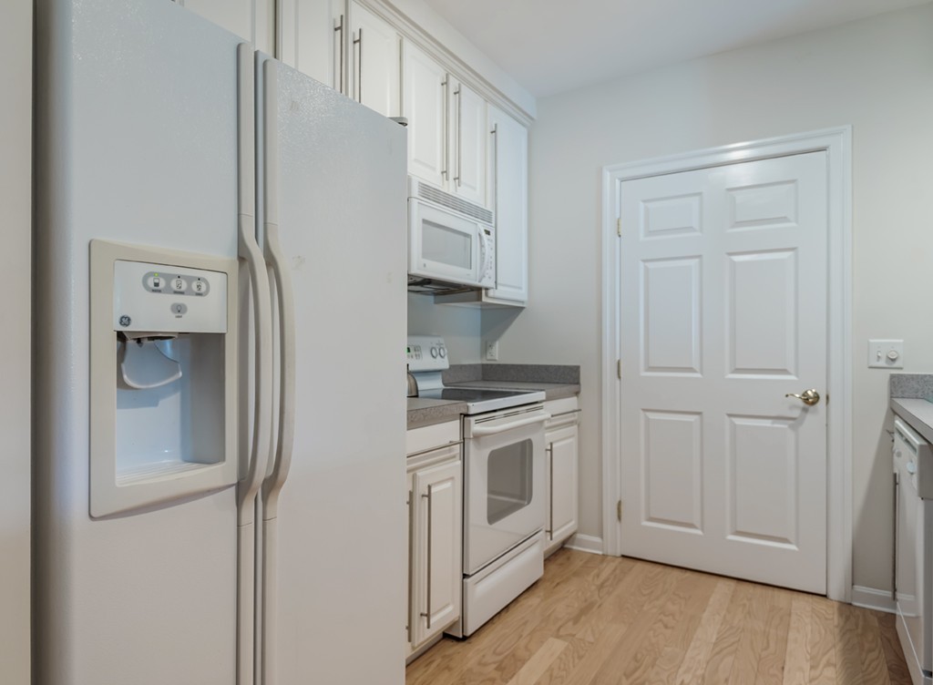 190 Chickering Road, Unit 308D North Andover, MA 01845 - Photo 5 of 19 Gallery Image 5
