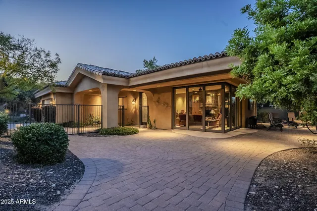 $7,995,000 | 5030 East Mockingbird Lane, Paradise Valley, AZ 85253