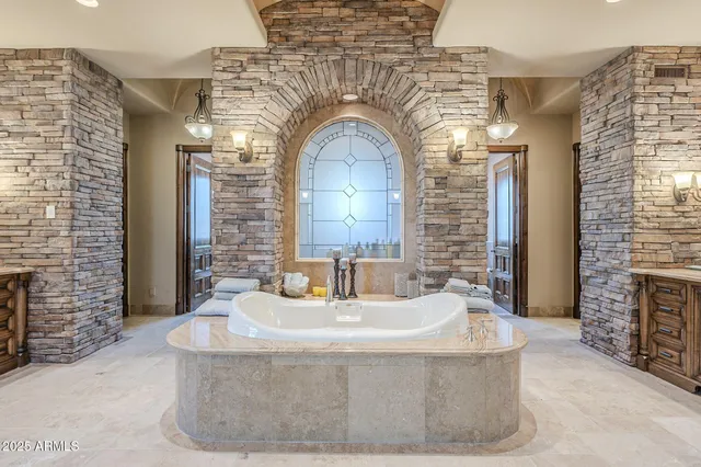 $7,995,000 | 5030 East Mockingbird Lane, Paradise Valley, AZ 85253