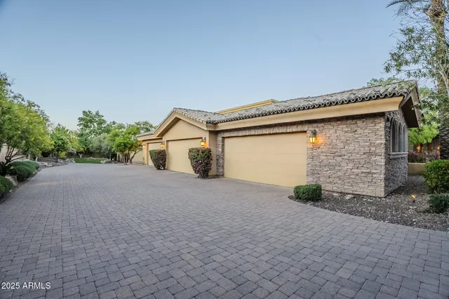 $7,995,000 | 5030 East Mockingbird Lane, Paradise Valley, AZ 85253