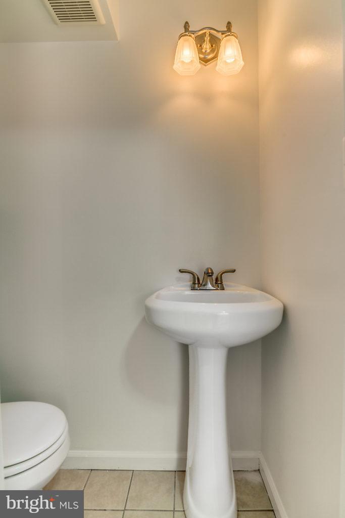 7732 Matisse Way Springfield, VA 22153 - Photo 14 of 30 a bathroom with a sink toilet and a mirror