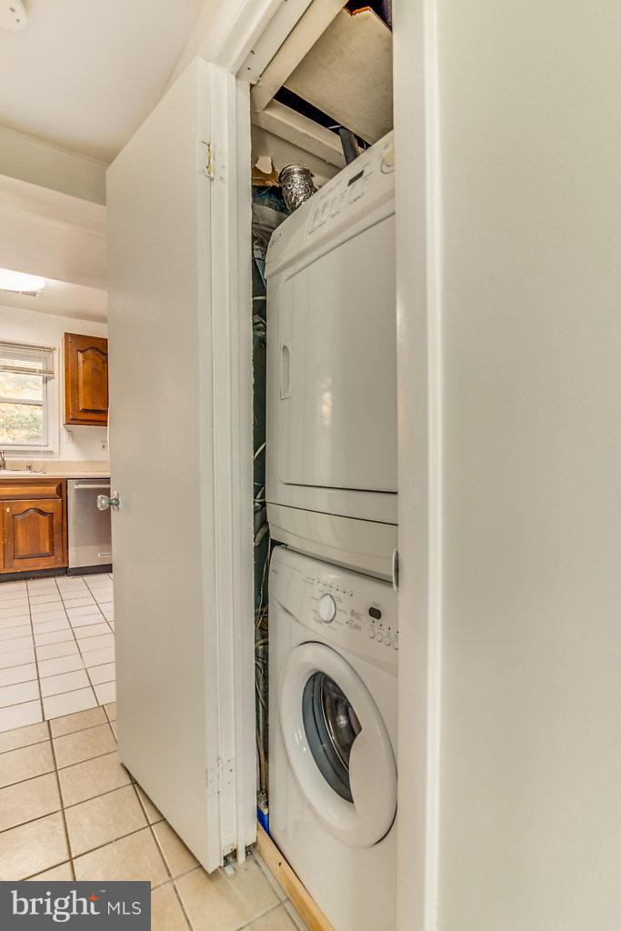 7732 Matisse Way Springfield, VA 22153 - Photo 15 of 30 a utility room with dryer and washer