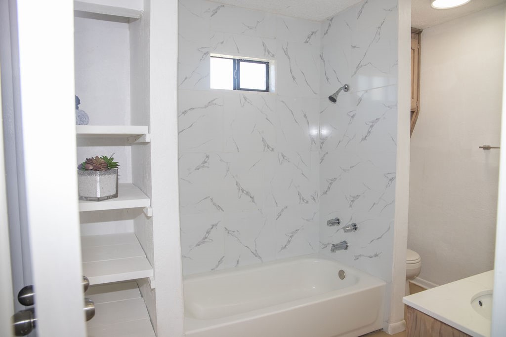 261 Rabbit Hill Lorena, TX 76655 - Photo 33 of 50 a bathroom with a bathtub