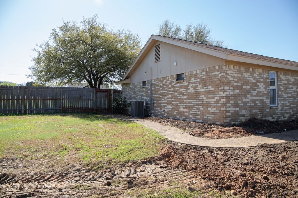 261 Rabbit Hill Lorena, TX 76655 - Photo 37 of 50 a backyard of a house
