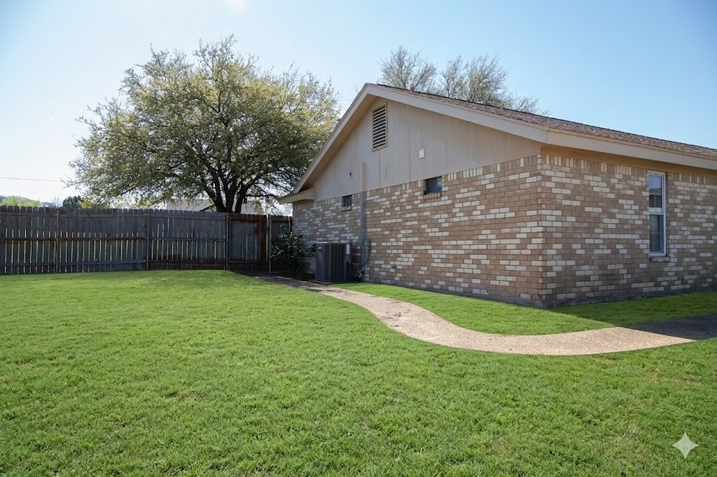 261 Rabbit Hill Lorena, TX 76655 - Photo 38 of 50 a view of outdoor space and yard