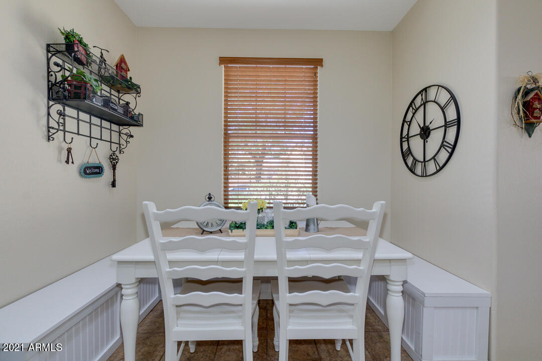 3763 East Larson Lane Gilbert, AZ 85295 - Photo 13 of 40 13-Larson