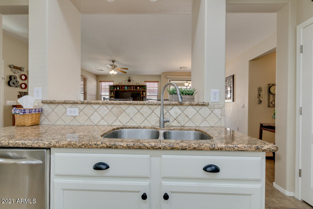 3763 East Larson Lane Gilbert, AZ 85295 - Photo 16 of 40 16-Larson