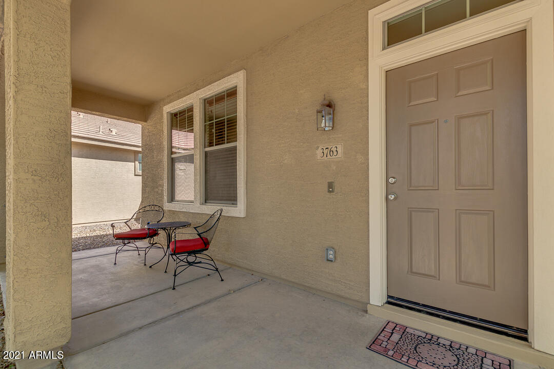 3763 East Larson Lane Gilbert, AZ 85295 - Photo 4 of 40 a living room with furniture