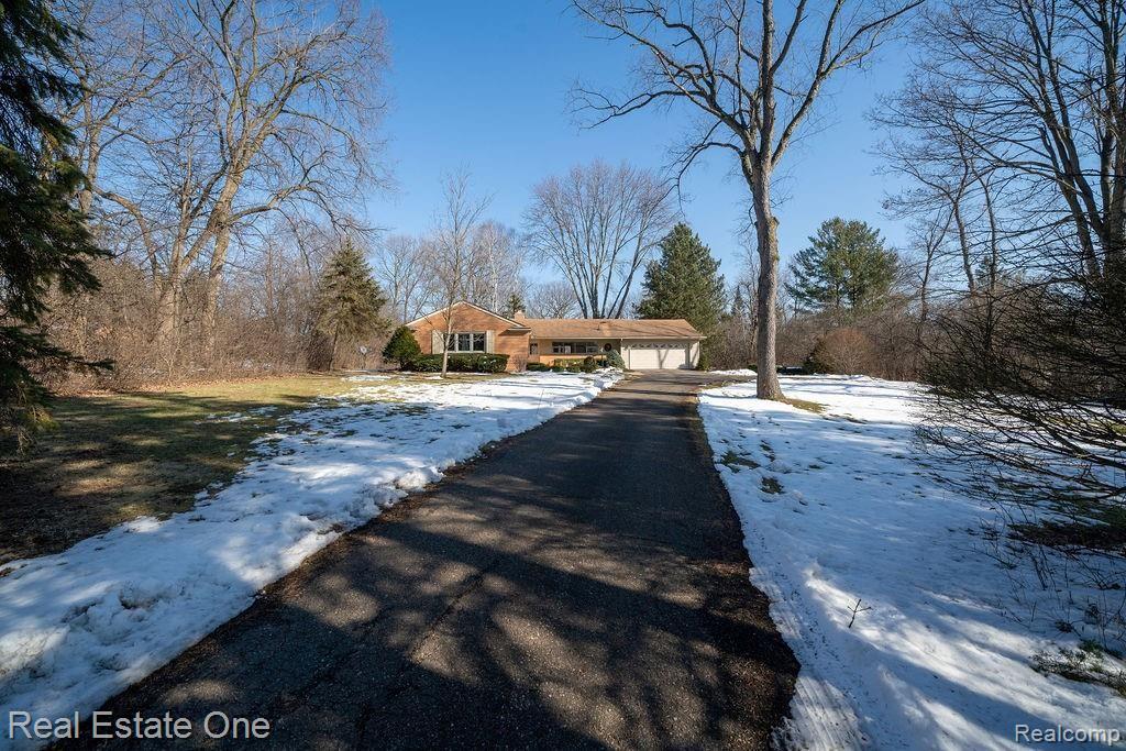 29990 Westgate Road Farmington Hills, MI 48334 - Photo 3 of 31