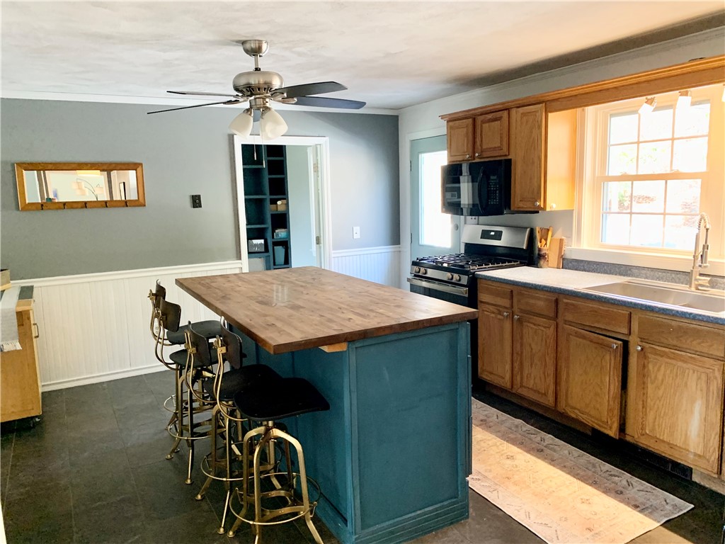 34 Maxson Hill Road Hopkinton, RI 02804 - Photo 6 of 44 Eat-in-Kitchen