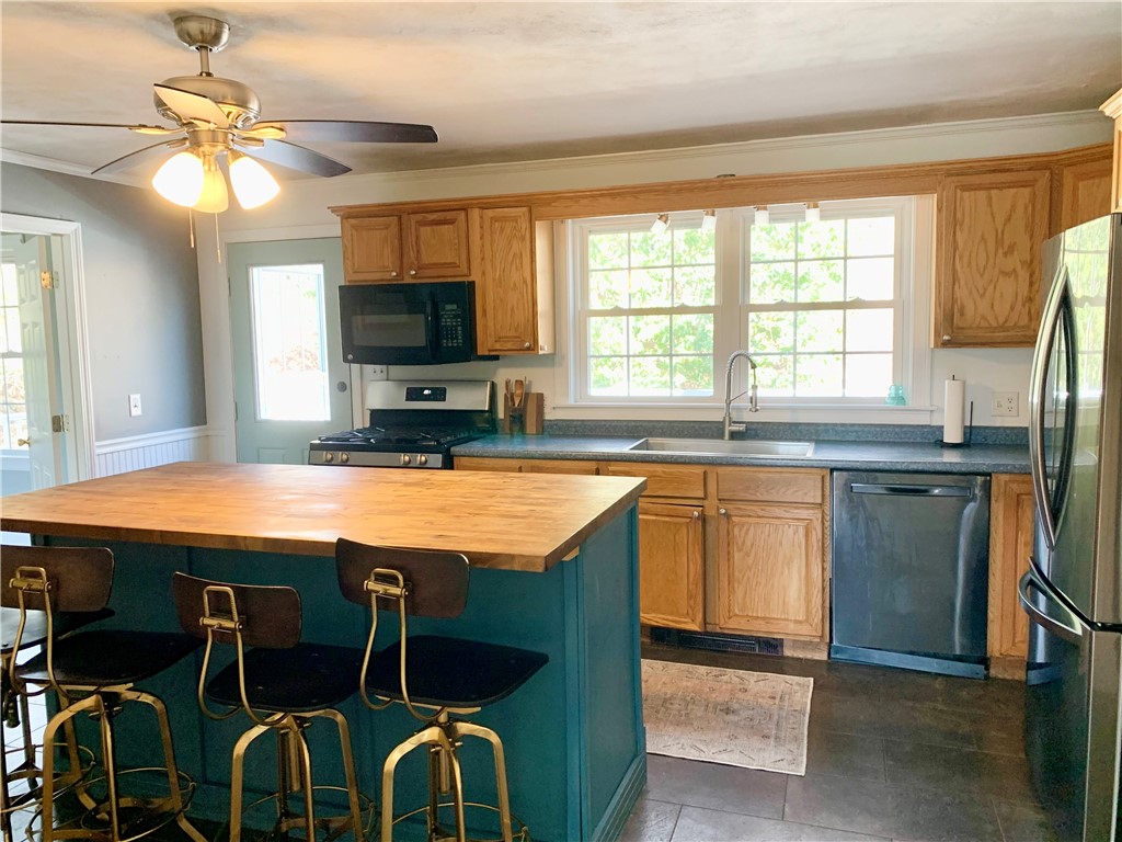 34 Maxson Hill Road Hopkinton, RI 02804 - Photo 7 of 44