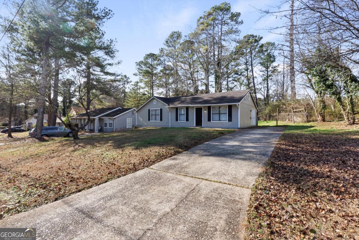 8877 Burnham Way Jonesboro, GA 30238 - Photo 23 of 23 a view of a yard in front of house
