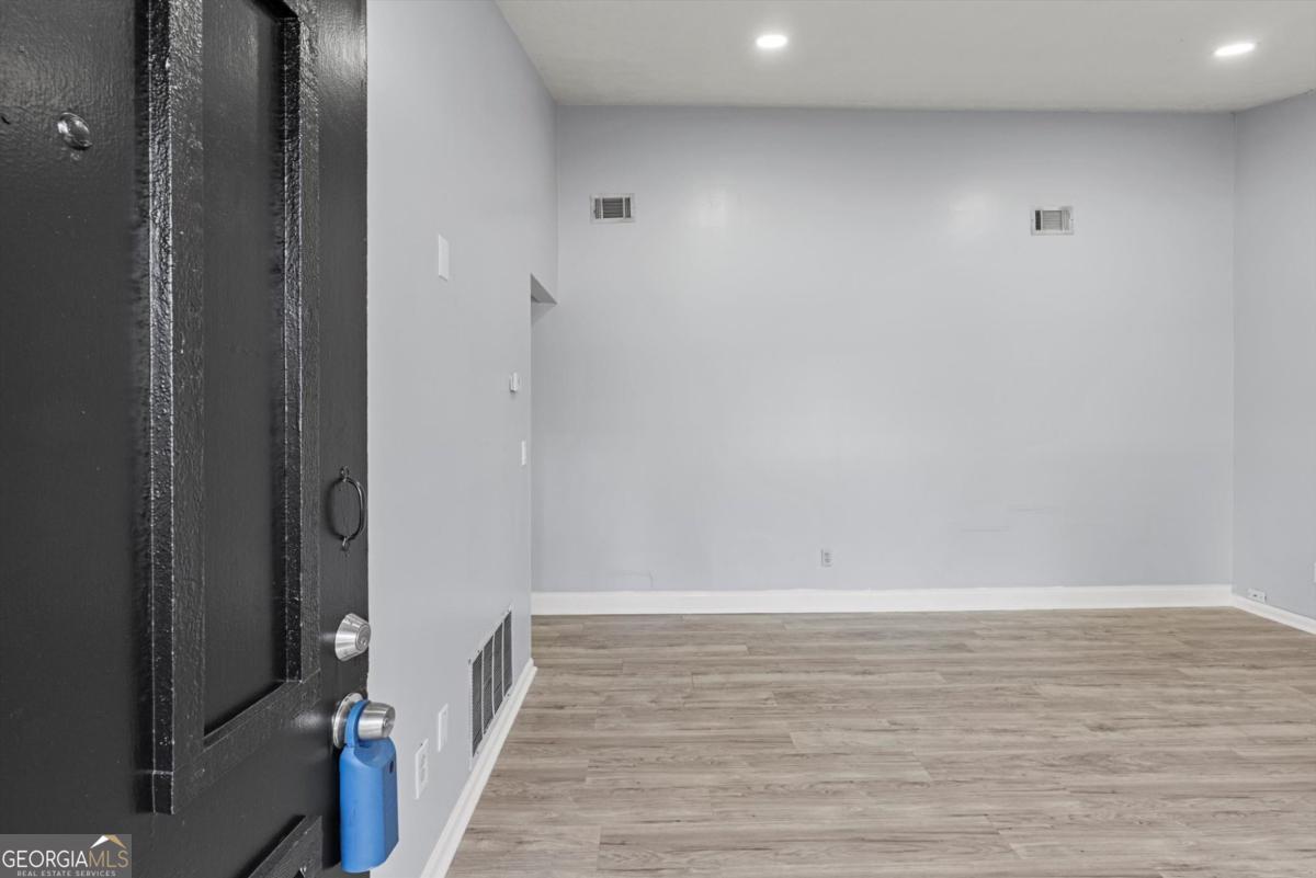 8877 Burnham Way Jonesboro, GA 30238 - Photo 3 of 23 a view of room