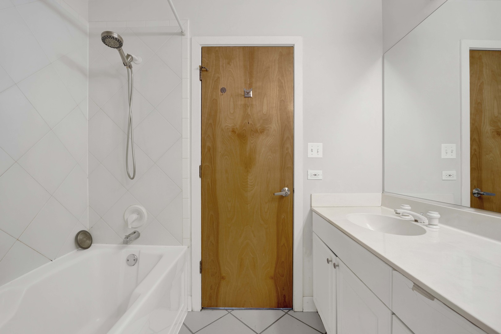 1812 South State Street, Unit 3 Chicago, IL 60616 - Photo 18 of 29 a bathroom with a tub sink vanity and shower