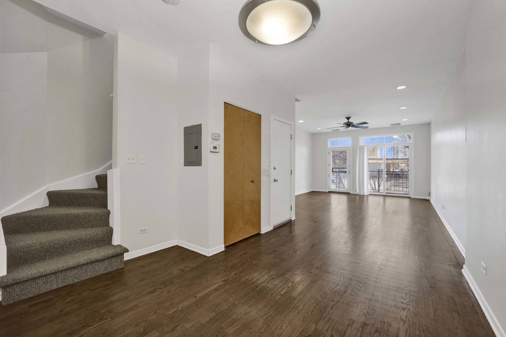 1812 South State Street, Unit 3 Chicago, IL 60616 - Photo 10 of 29 a view of livingroom and hardwood floor