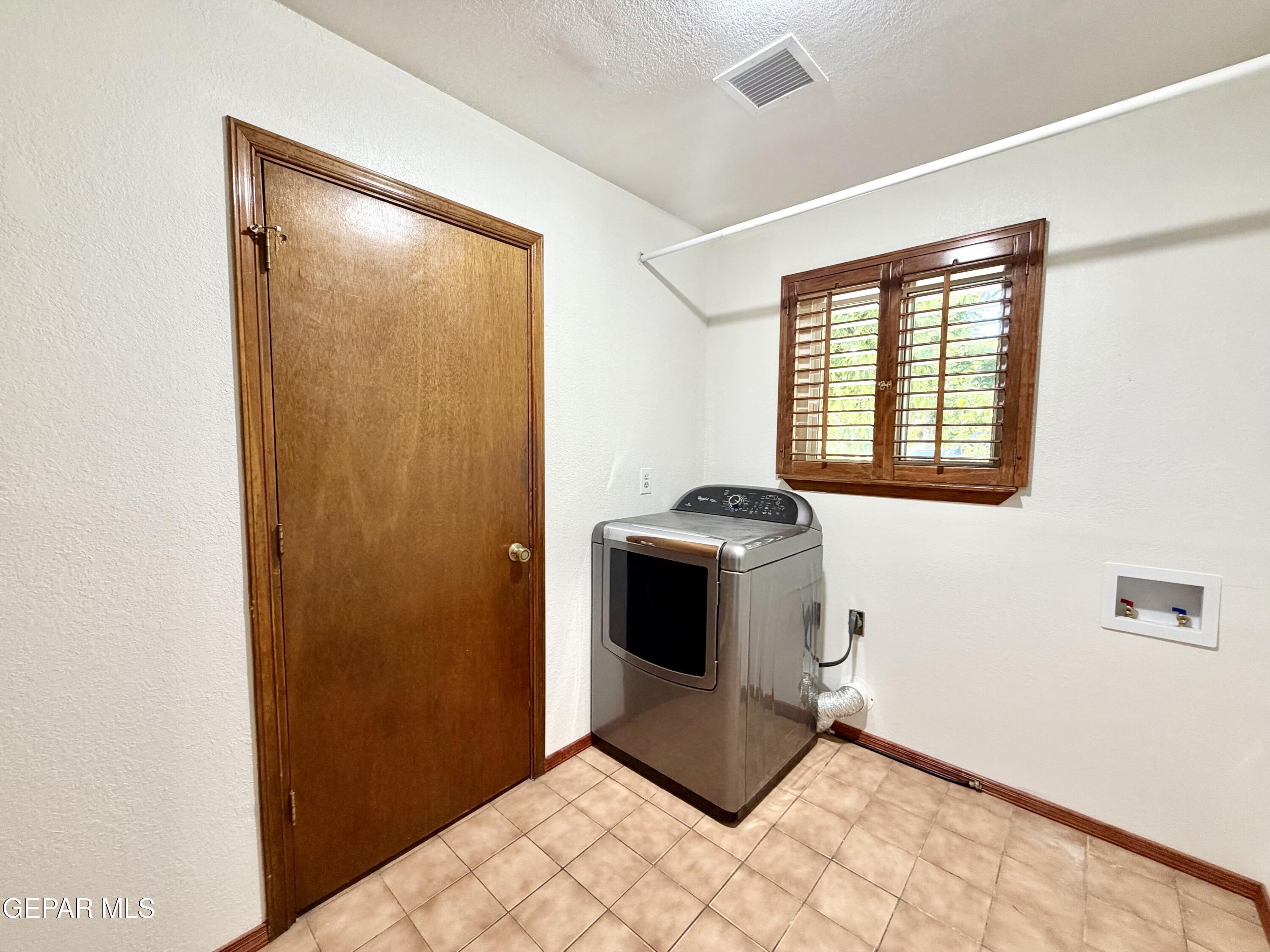 2452 West Ohara Road Anthony, NM 88021 - Photo 30 of 56 a view of utility room with washer and dryer