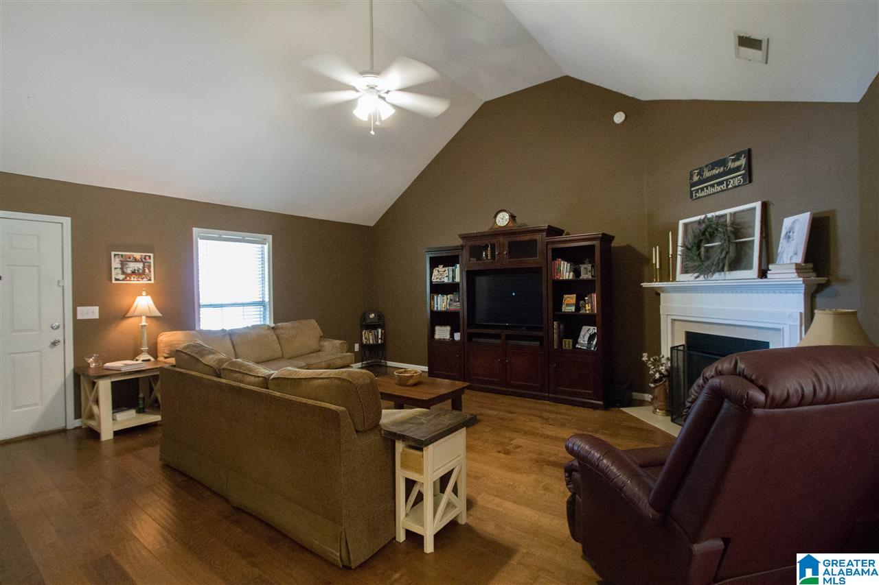 141 Horseshoe Circle Alabaster, AL 35007 - Photo 3 of 34