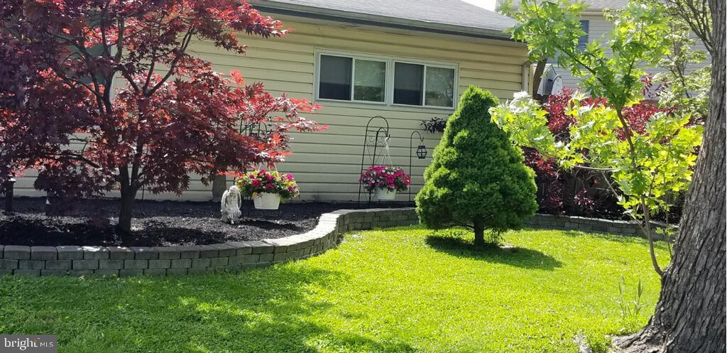 15 Brown Bark Road Levittown, PA 19057 - Photo 4 of 41 Gallery Image 4