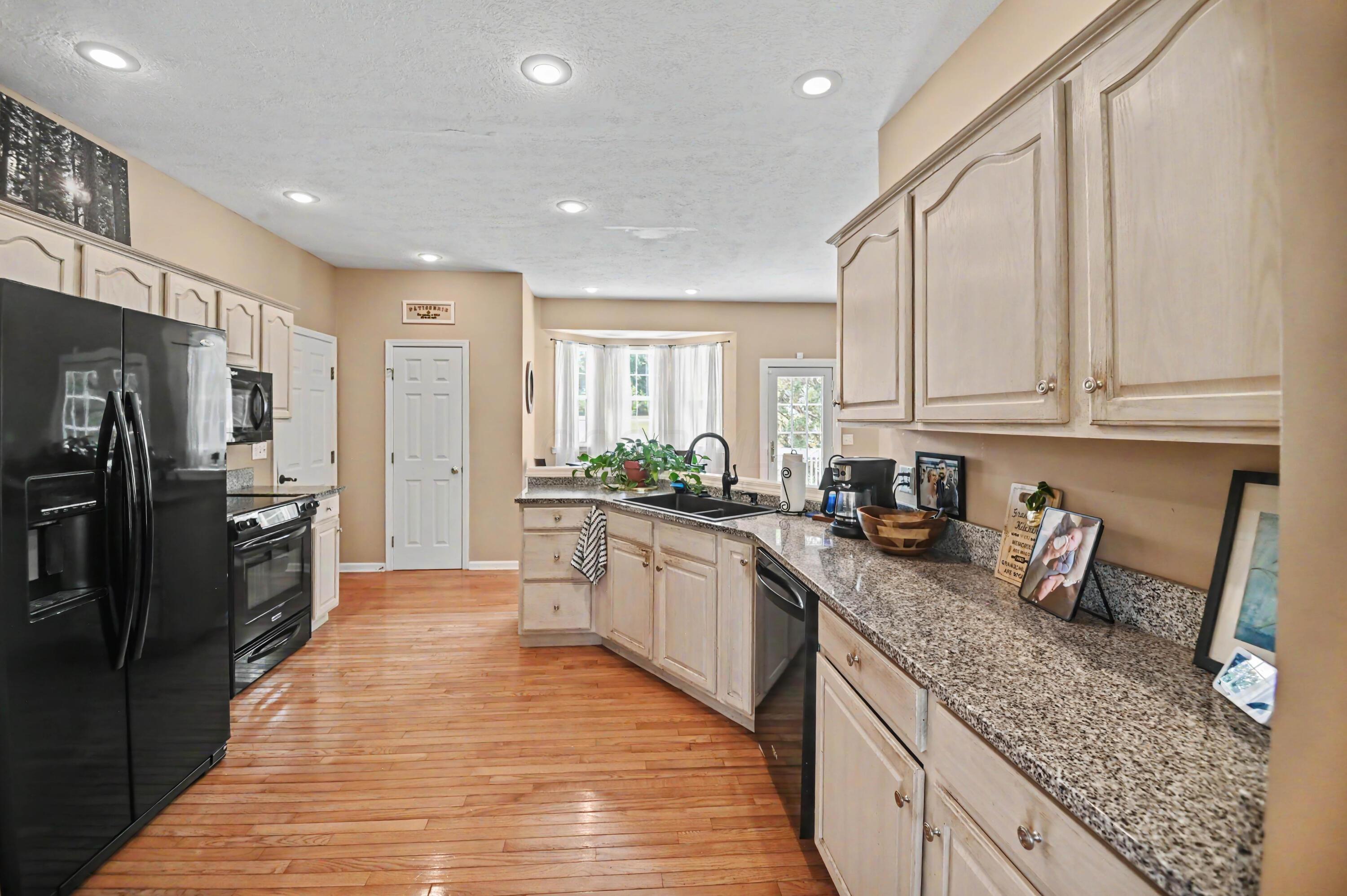 9400 Pleasant Valley Road Mount Vernon, OH 43050 - Photo 8 of 50
