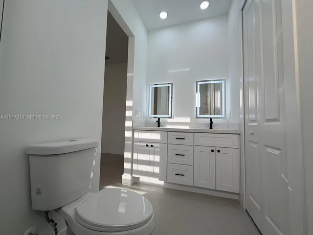 $2,000 | 1144 Mobley Street East, Lehigh Acres, FL 33974