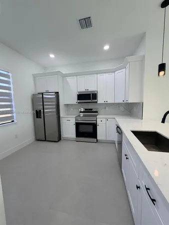 $1,900 | 1144 Mobley Street East, Lehigh Acres, FL 33974
