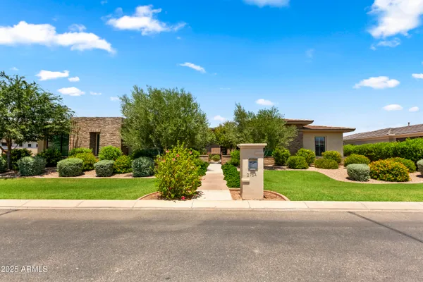 $1,750,000 | 2754 East Kingbird Drive, Gilbert, AZ 85297