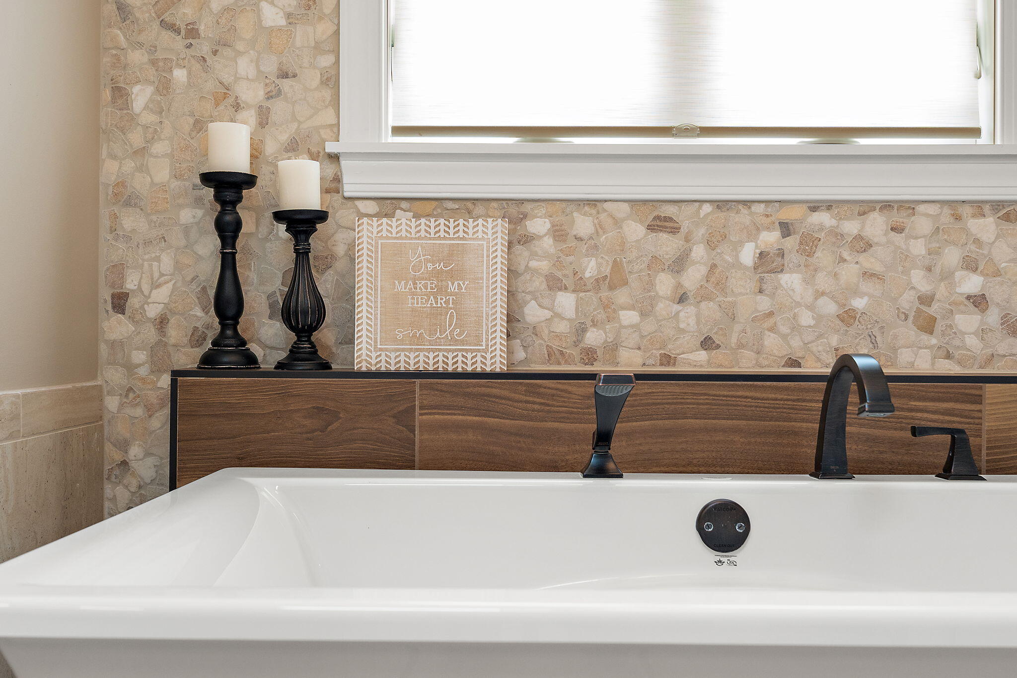 9192 Michigan Drive Crown Point, IN 46307 - Photo 44 of 66 a bathroom with a bathtub