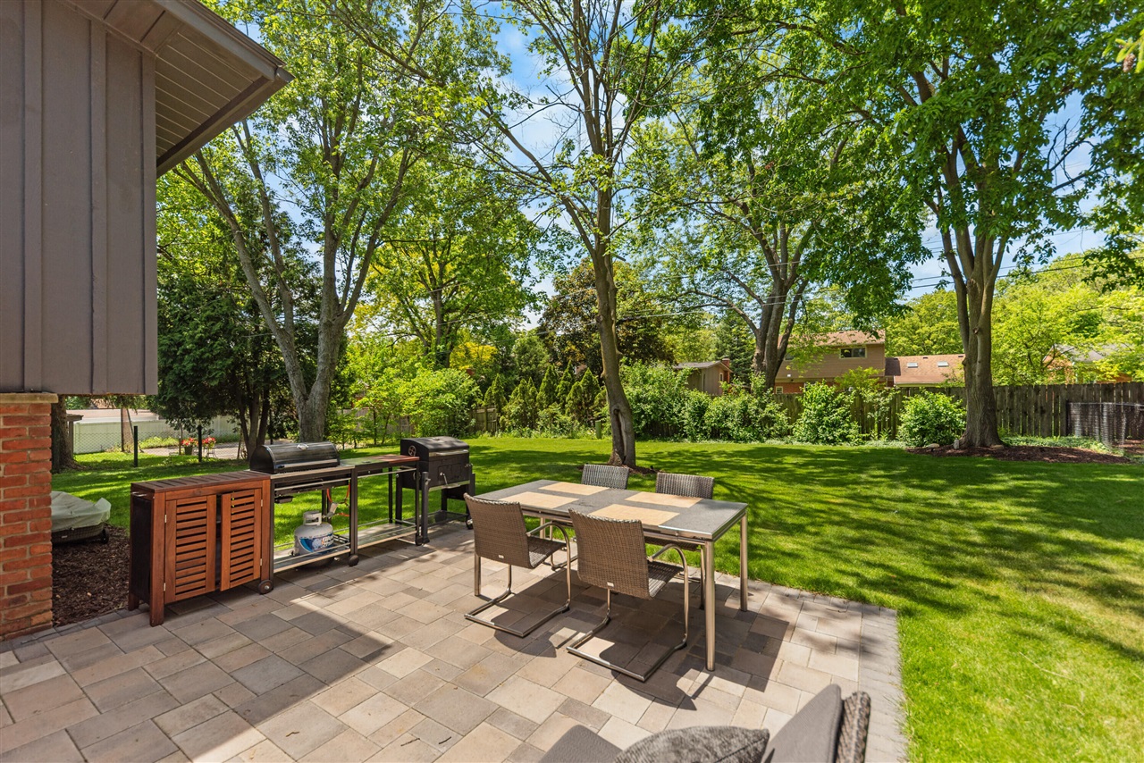 2740 Manchester Road Ann Arbor, MI 48104 - Photo 12 of 55