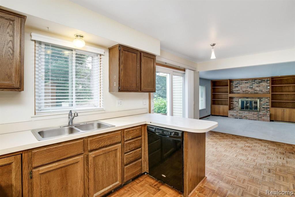 1641 Dennett Lane Rochester Hills, MI 48307 - Photo 13 of 45