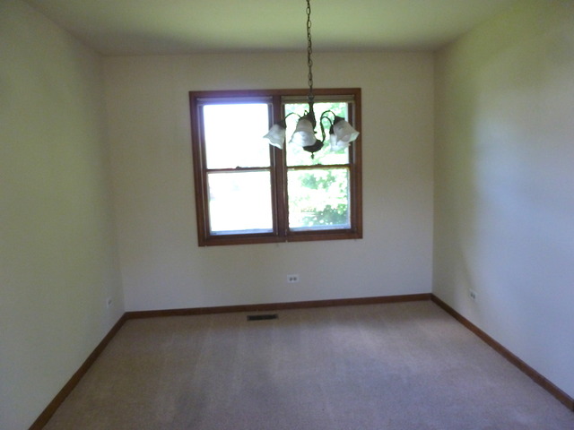 107 Country Court Bolingbrook, IL 60440 - Photo 5 of 13