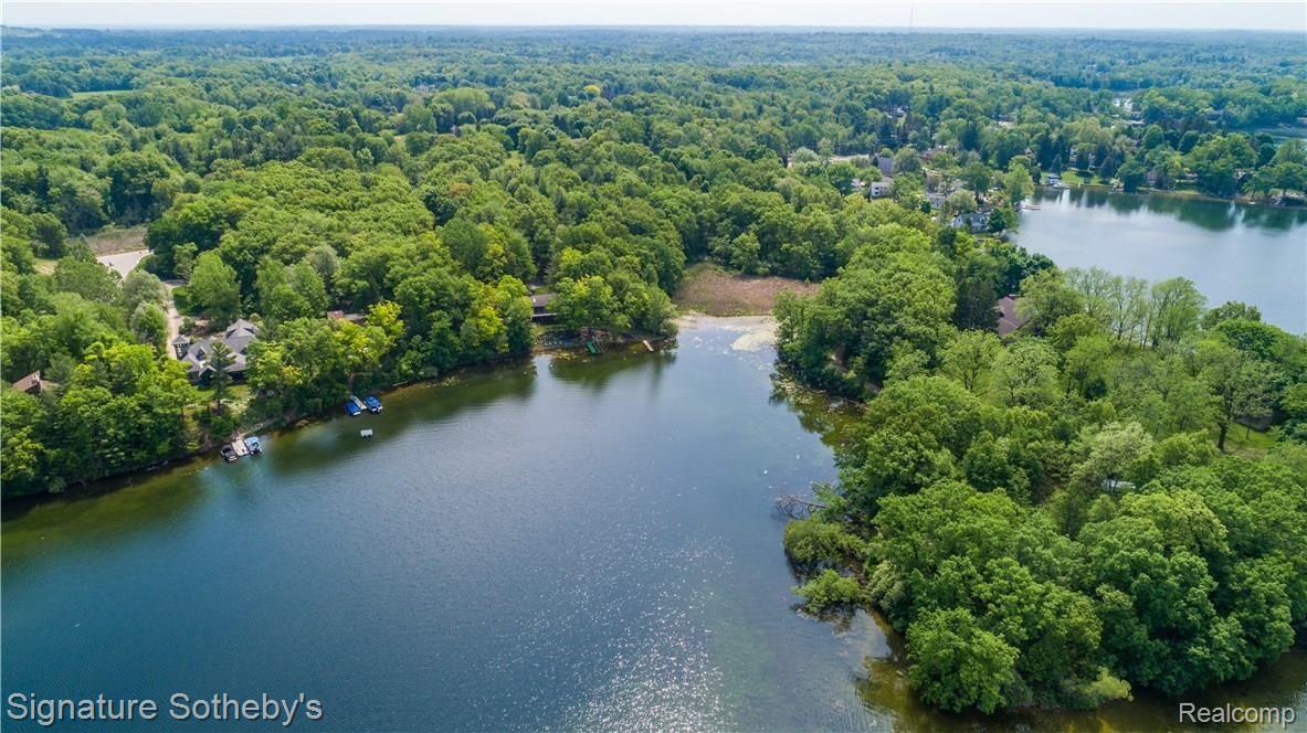 2101 Rochester Road Leonard, MI 48367 - Photo 38 of 38 Aerial Exteriors (10 of 21).jpg