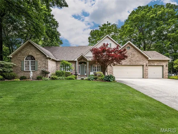 $550,000 | 111 Timberwood Lane, Collinsville, IL 62234