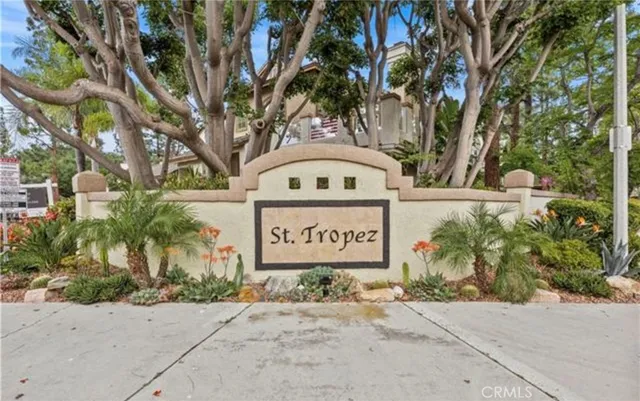 a view of a house with a big yard