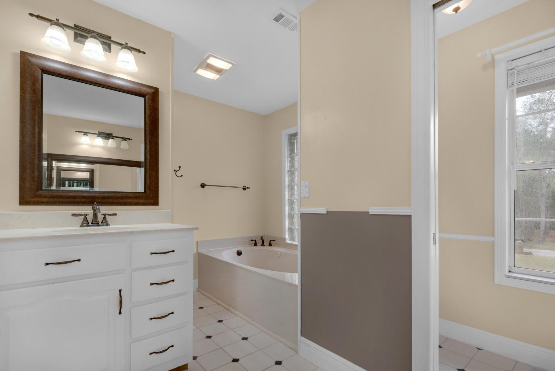 44 Dolphin Place Freeport, FL 32439 - Photo 54 of 76 a bathroom with a bathtub sink and mirror