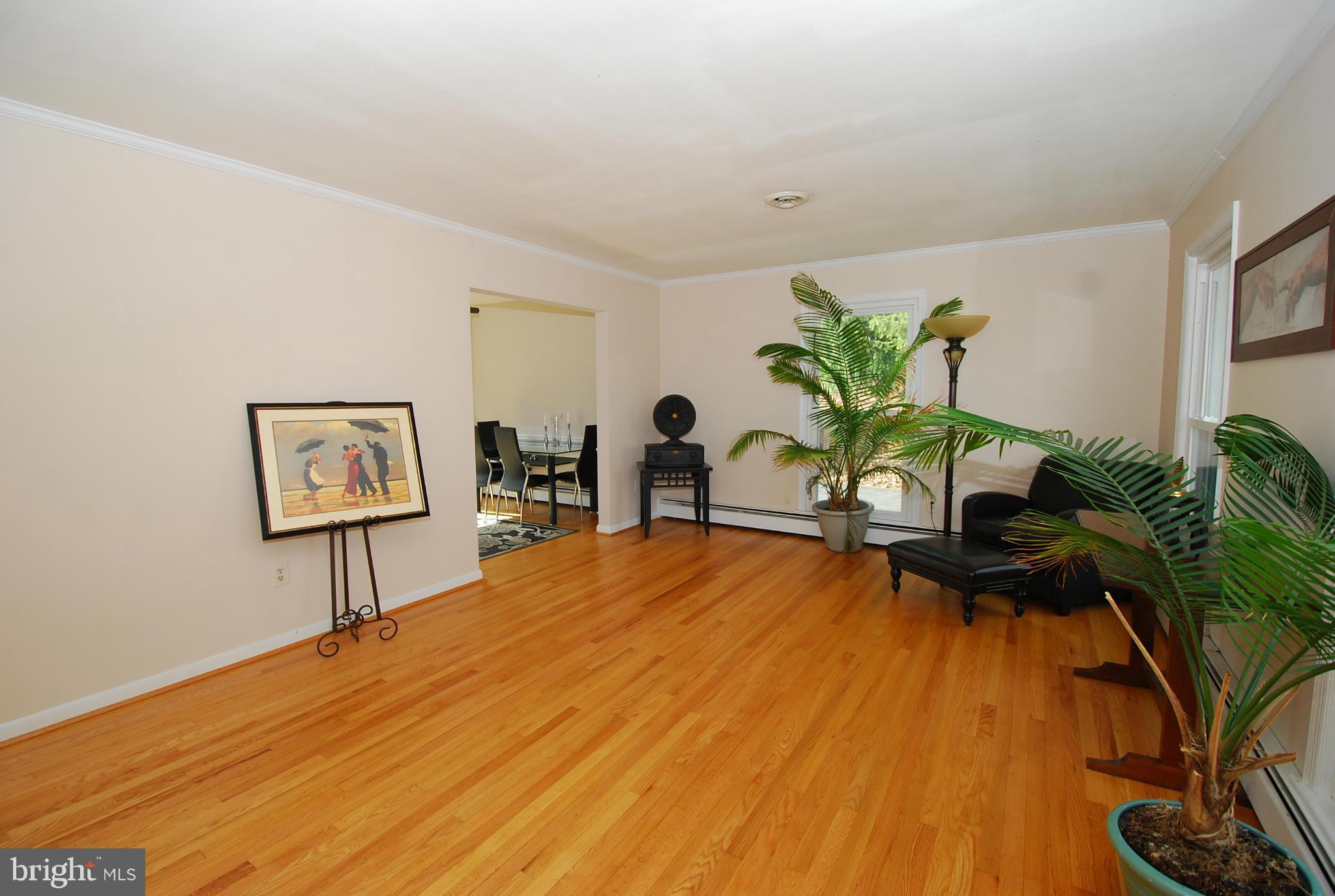 9302 Gue Road Damascus, MD 20872 - Photo 2 of 29 Family Room