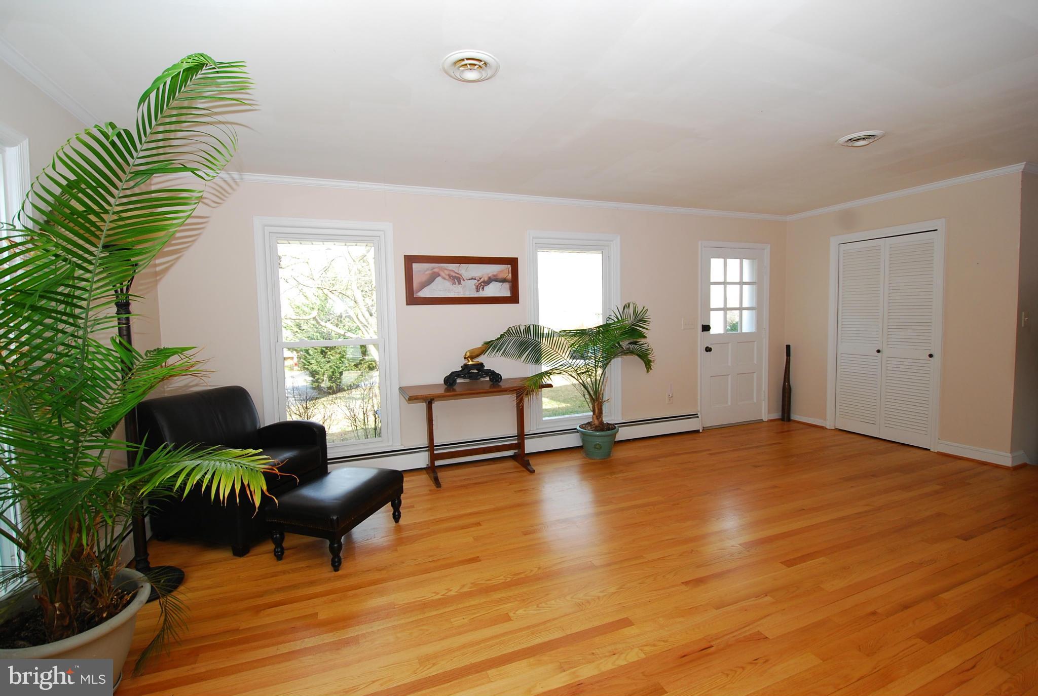 9302 Gue Road Damascus, MD 20872 - Photo 3 of 29 Family Room
