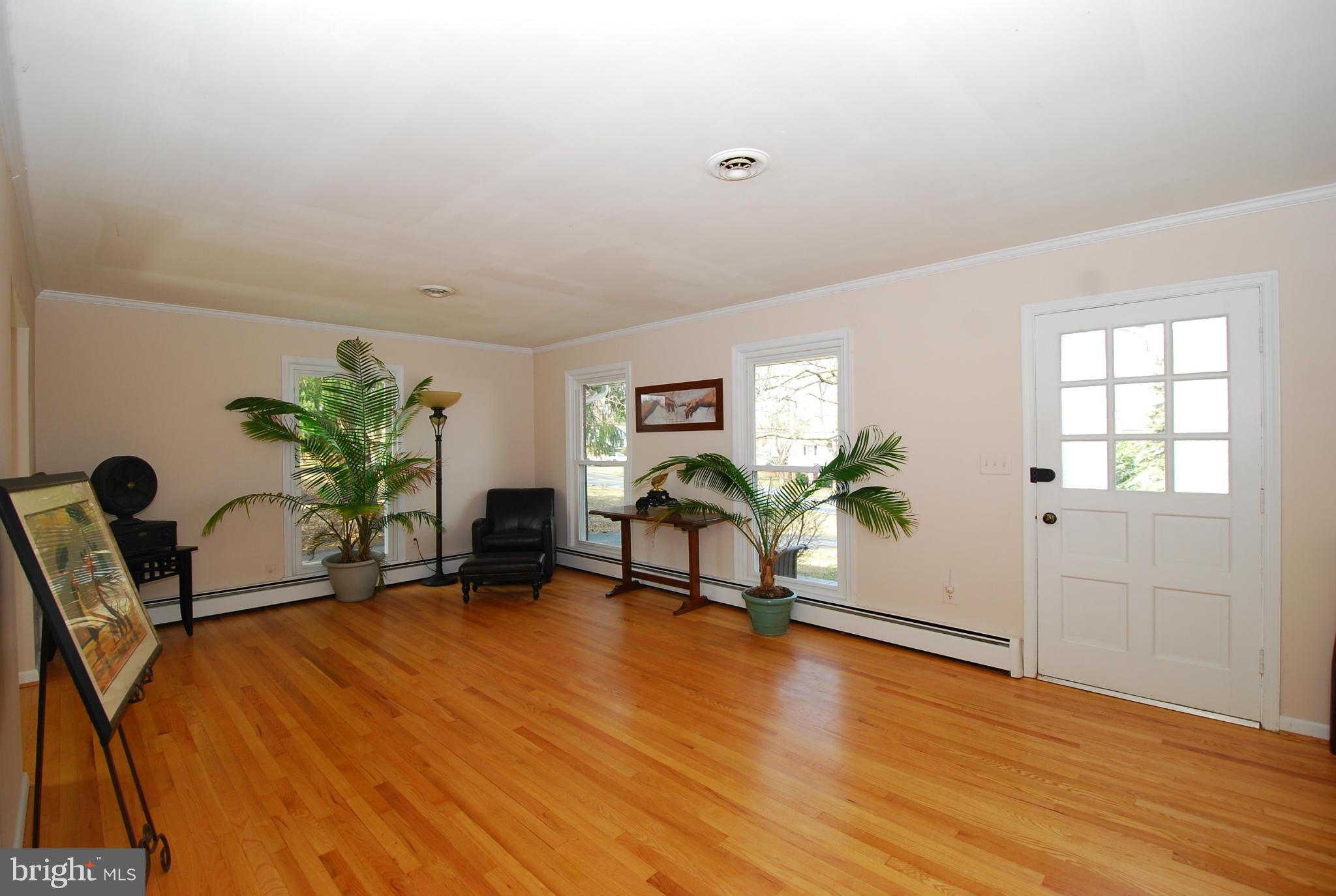 9302 Gue Road Damascus, MD 20872 - Photo 8 of 29 Family Room
