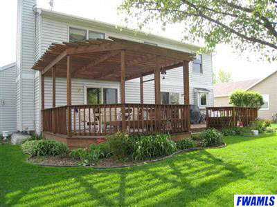 1932 Hunter's Ridge Drive Huntington, IN 46750 - Photo 4 of 26 Gallery Image 4