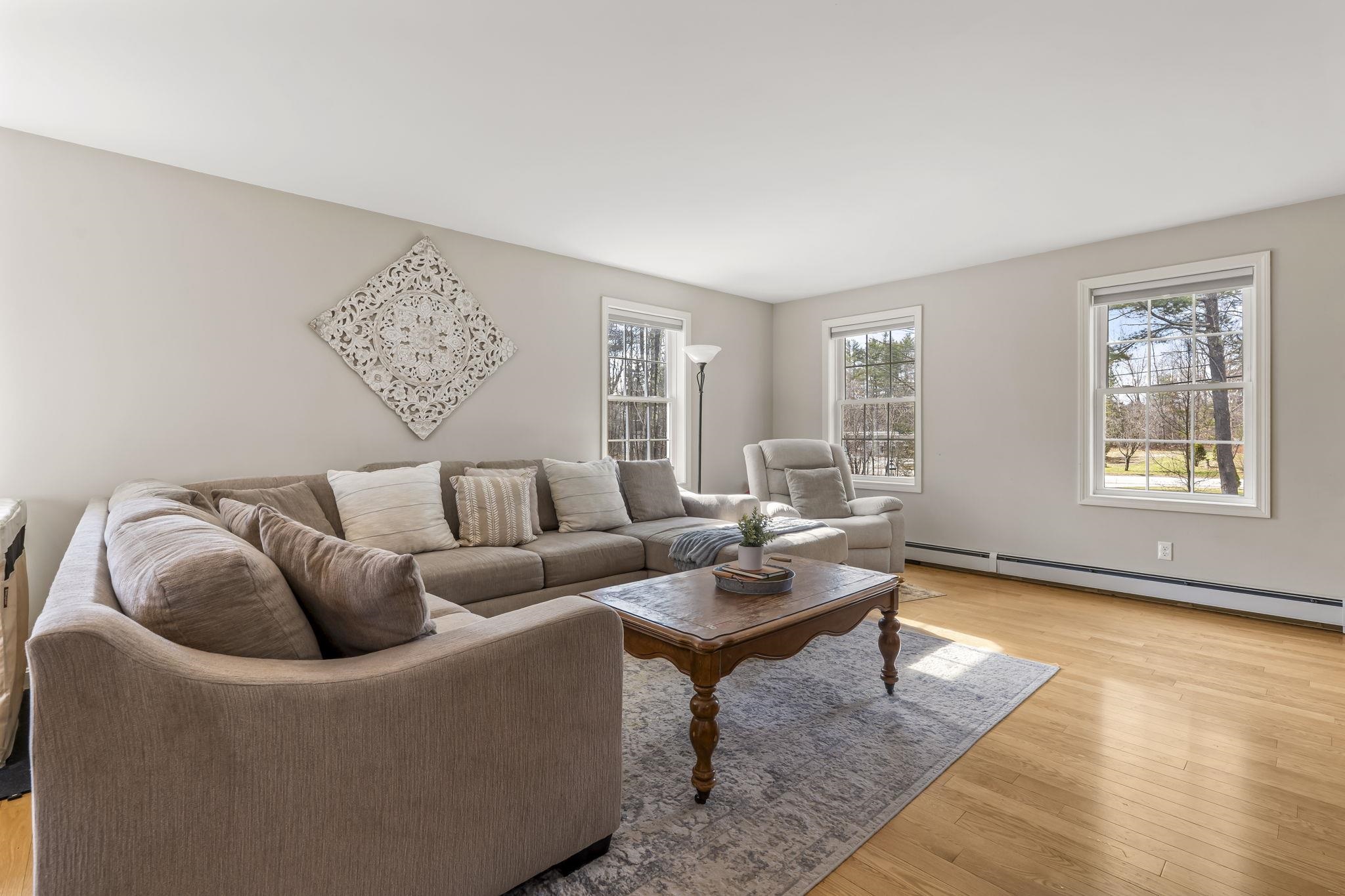 274 Pleasant Street Epping, NH 03042 - Photo 3 of 35