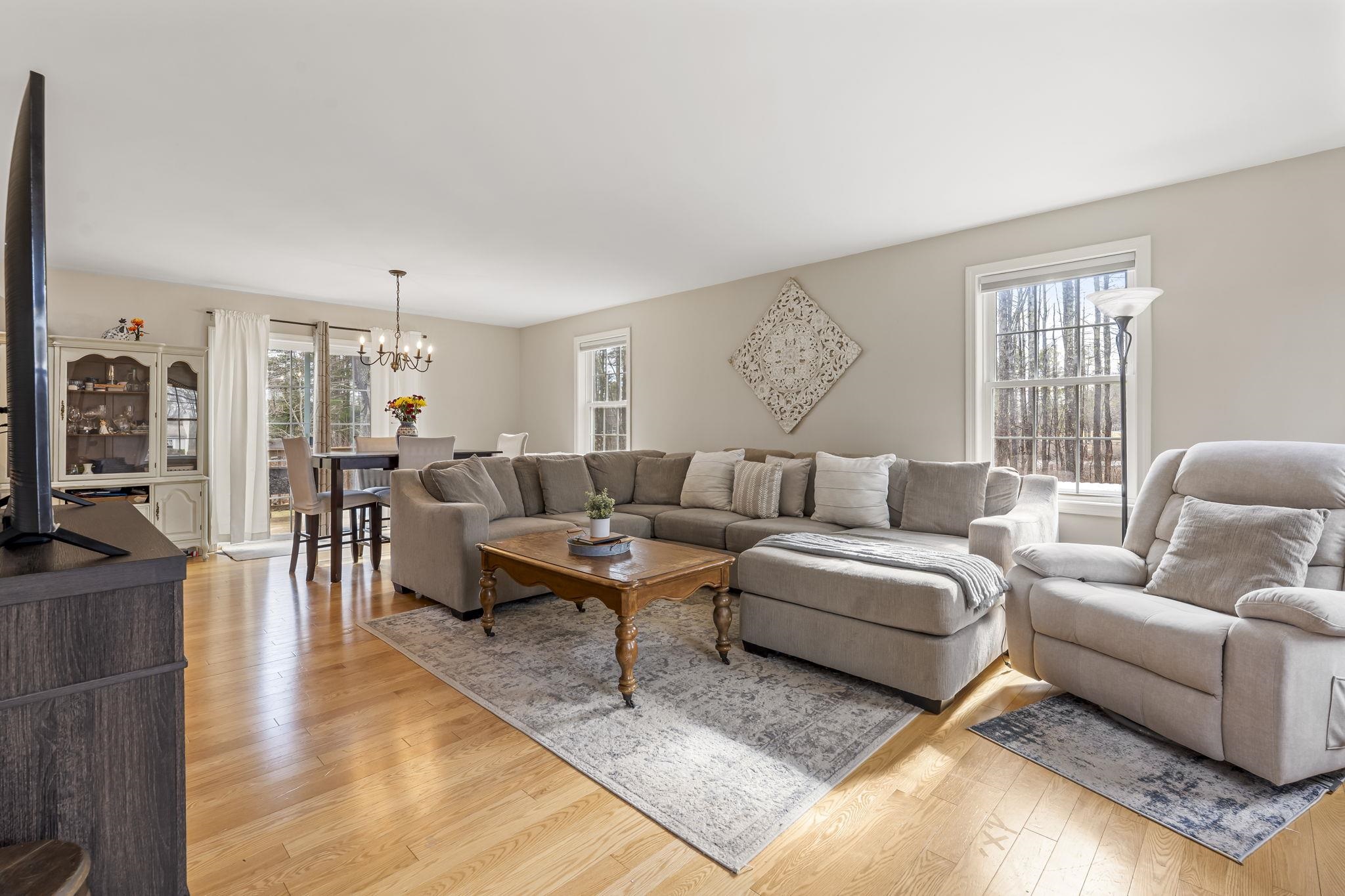 274 Pleasant Street Epping, NH 03042 - Photo 4 of 35