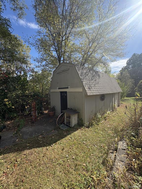 2871 Harvey Street Rochester Hills, MI 48309 - Photo 29 of 33