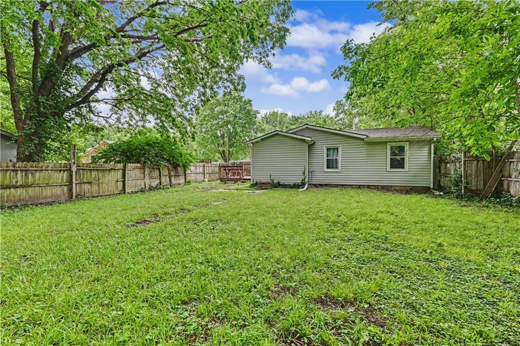 1418 Maple Lane Lawrence, KS 66044 - Photo 20 of 21