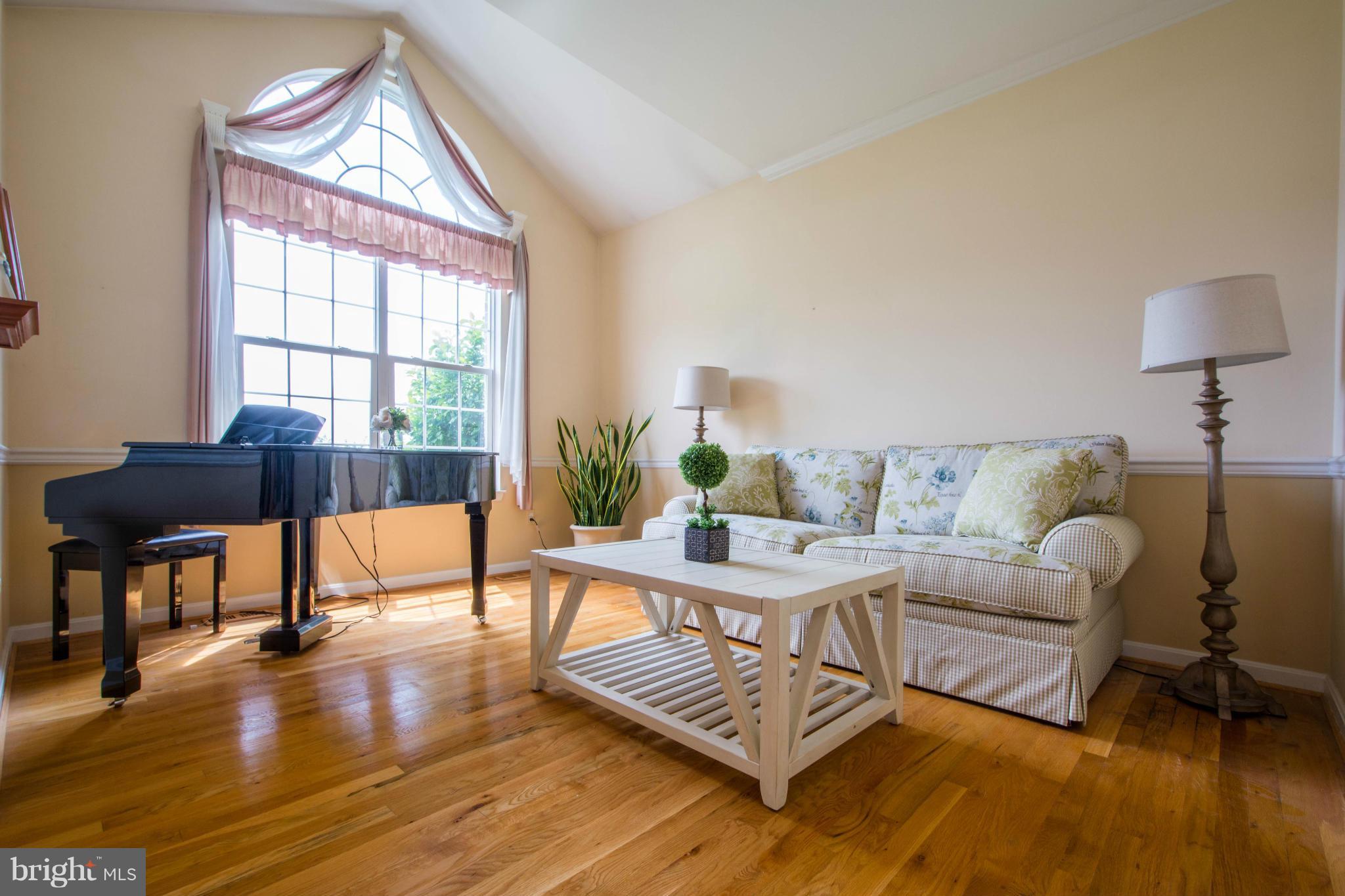 1250 Emmaus Road Woodbine, MD 21797 - Photo 4 of 30 Living Room