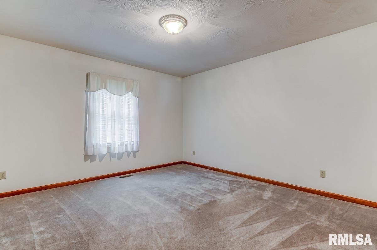 2600 Meadow Pointe Drive Springfield, IL 62702 - Photo 30 of 40 Gallery Image 30