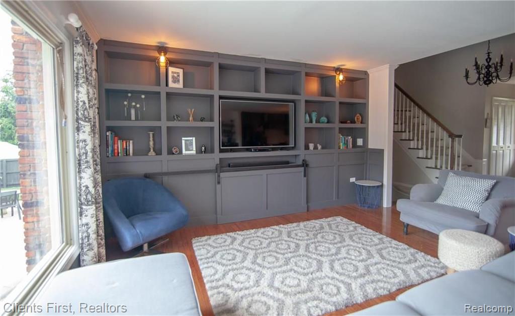 25236 Hopkins Road Farmington Hills, MI 48335 - Photo 10 of 53