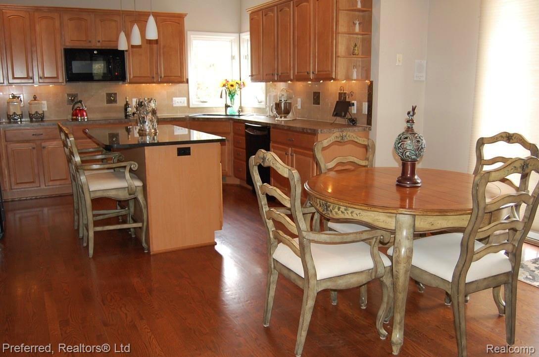47875 Pavillon Road Canton, MI 48188 - Photo 18 of 58 Breakfast Area/Kitchen